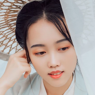 白衣俠客喝酒女生頭像，唯美古風(fēng)真人頭像
