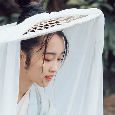 白衣俠客喝酒女生頭像，唯美古風(fēng)真人頭像
