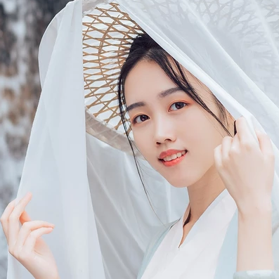 白衣俠客喝酒女生頭像，唯美古風(fēng)真人頭像