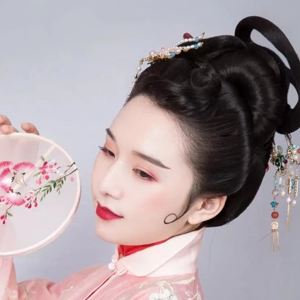古典帶團(tuán)扇女生頭像，唯美古風(fēng)真人頭像