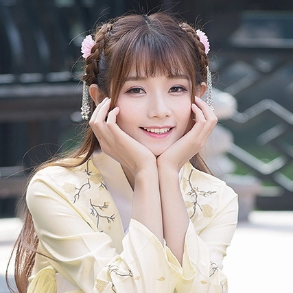 淡黃色漢服帶傘女生頭像，唯美古風(fēng)真人頭像