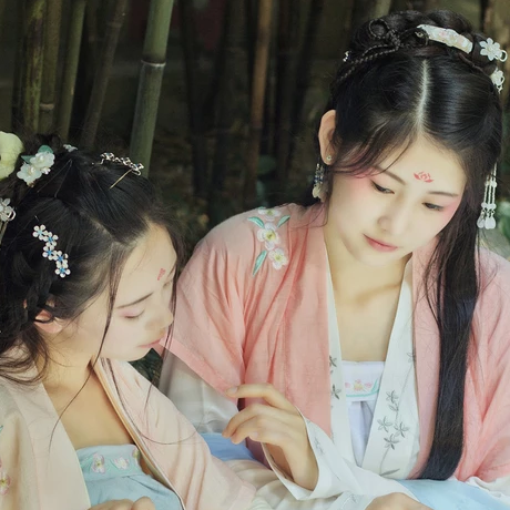 綠陰樹(shù)下閨蜜頭像，唯美古風(fēng)女子頭像