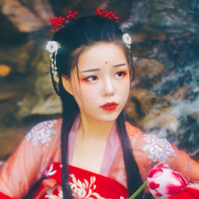 嬌艷紅衣女子頭像，唯美古風真人頭像