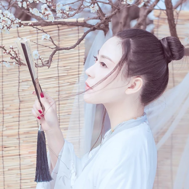 白衣冷艷女子頭像，唯美古風真人頭像