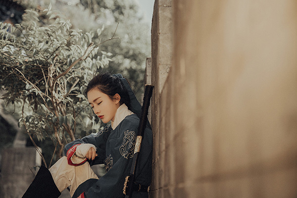 俠風(fēng)滿溢古風(fēng)真人頭像，英氣女生頭像