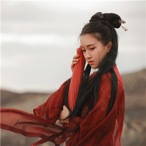紅衣冷艷古風(fēng)女子真人頭像，女生古風(fēng)qq頭像