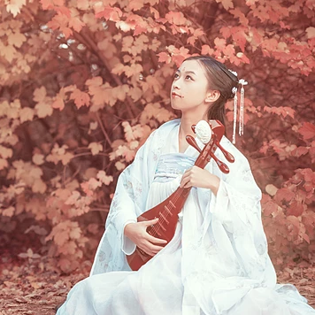 落葉意境彈琵琶女生頭像，唯美古風(fēng)真人頭像