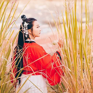 秋色彈琵琶紅衣女生頭像，唯美古風(fēng)真人頭像