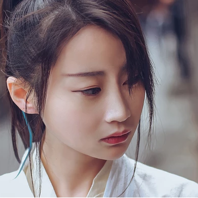 復(fù)古瀟灑帶折扇女生頭像，唯美古風(fēng)真人頭像