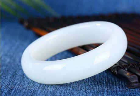 和田玉價(jià)格多少錢(qián)一克，幾種簡(jiǎn)單鑒別和田玉的方法